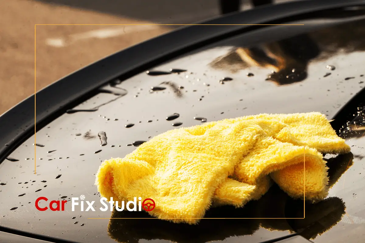 using microfiber towel to clean a black car avoid swirls